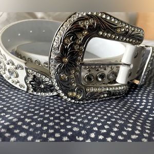 Women’s crystal floral cowboy belt